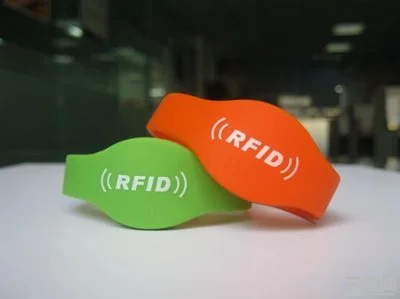 Can UHF silicone wristbands be used for cashless payments at festivals?