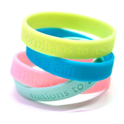 Customized RFID Silicone Bracelets Waterproof RFID NFC Wristband With Logo Print