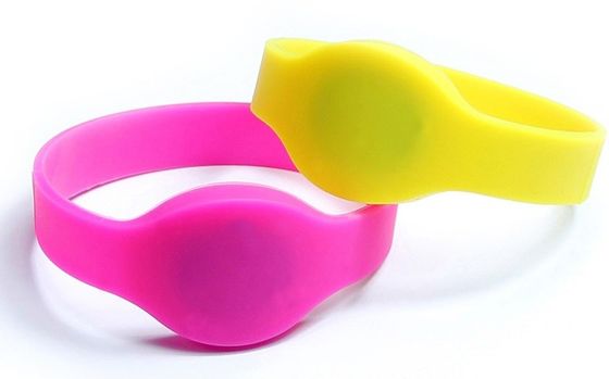Smart NFC RFID Wristbands Waterproof Silicone RFID Bracelet For Water Parks